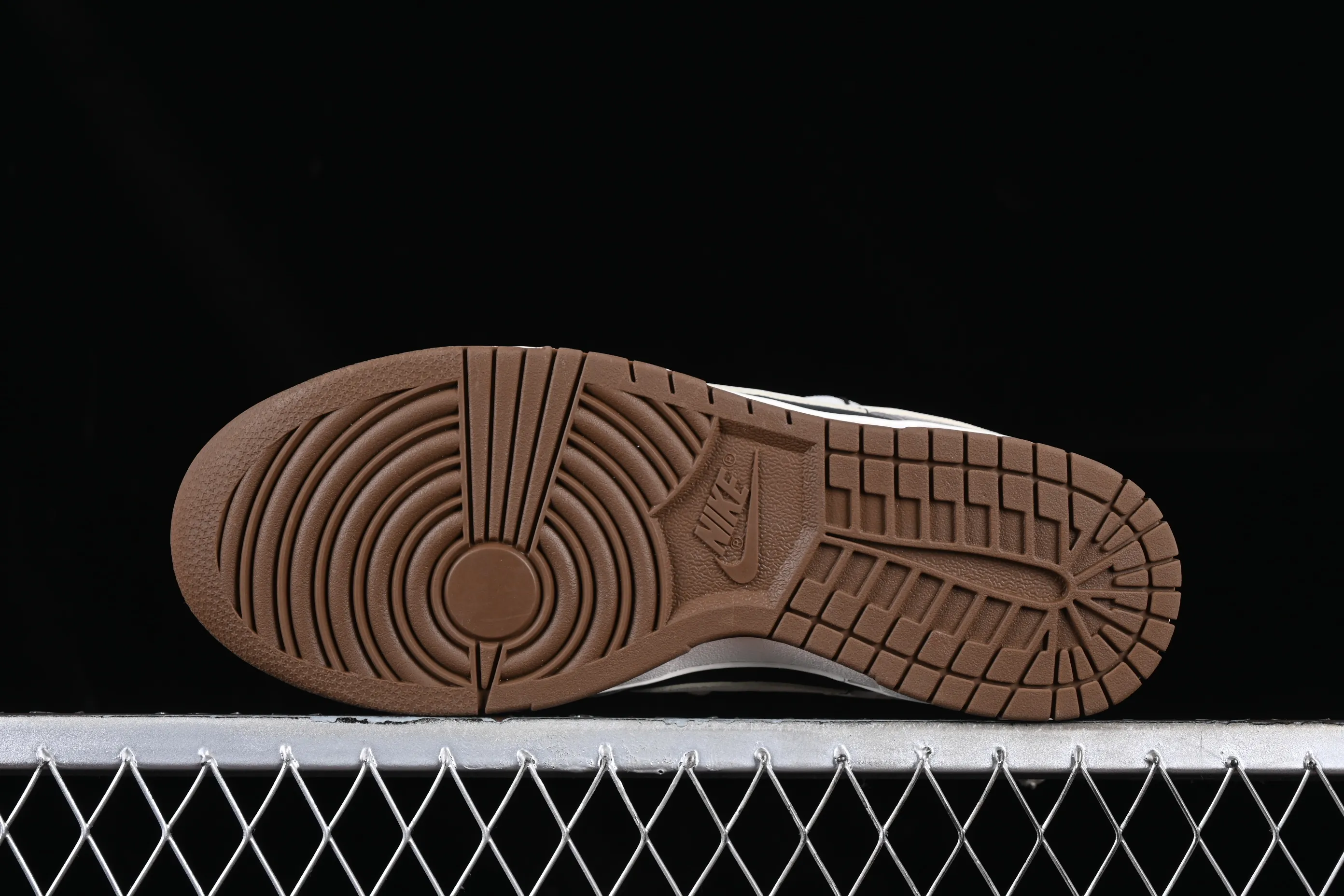 All Categories Nk SB Dunk Series Nk SB Dunk Low Low-top Sneakers Nk SB Dunk Low Bubble Jellyfish Dormant Volcano SB Strap Low-top Casual Sneakers DR9704-200